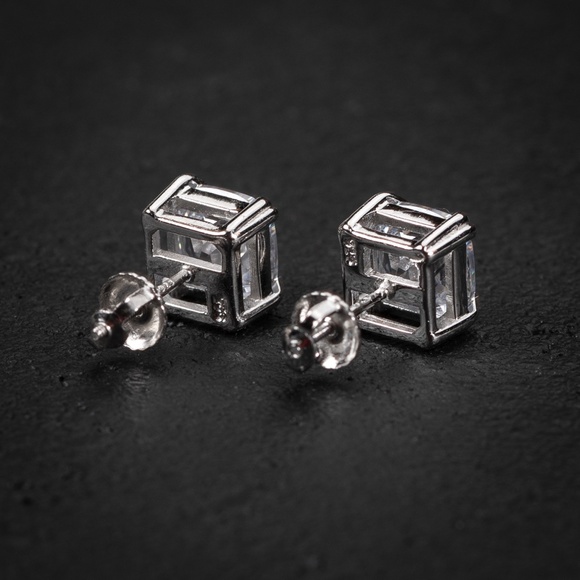 White Gold Plated 925 Sterling Silver Cushion Cut Screw Back Stud Earrin… - Picture 4 of 5